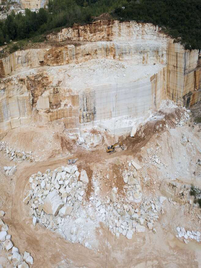 lazzarini marmi cave di proprietà marmo botticino